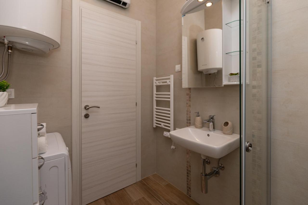 Bonintro Lux Apartment Kotor Exteriör bild