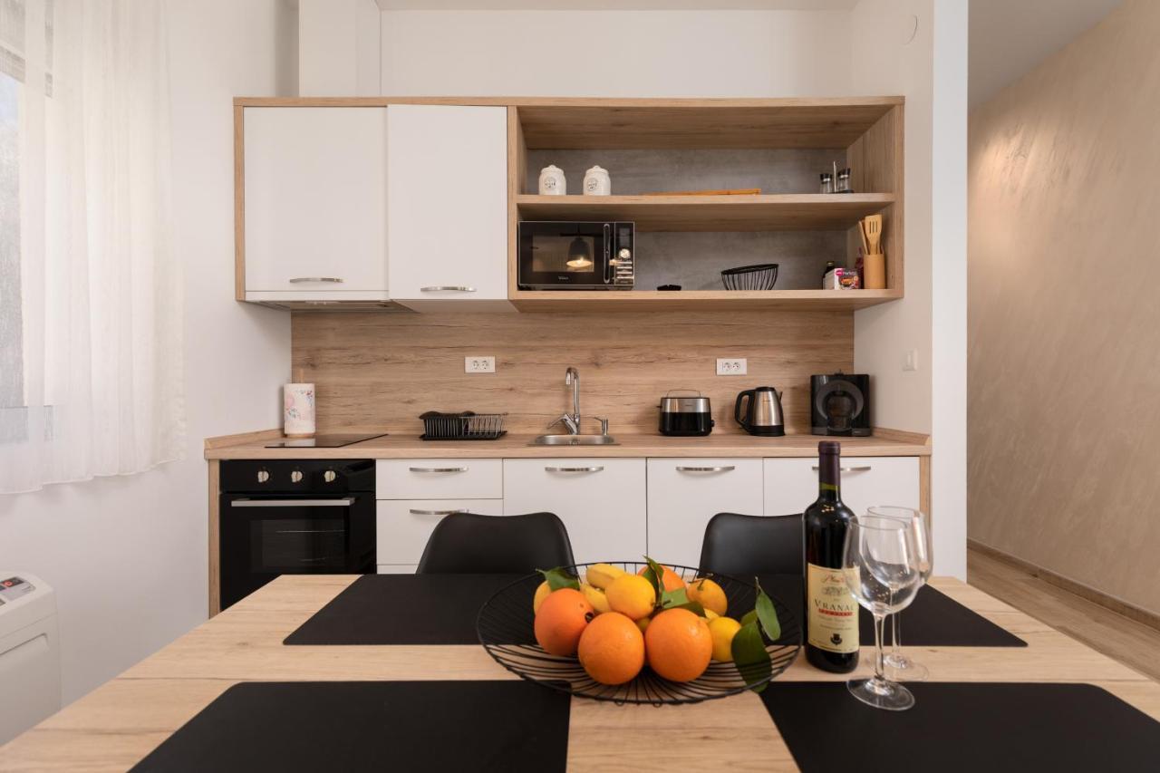 Bonintro Lux Apartment Kotor Exteriör bild